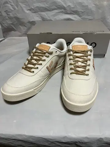 미사용 새상품 via SANGACIO 뉴 28.0cm 오가닉 화이트