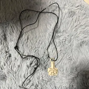 카탈리스트 목걸이 탑