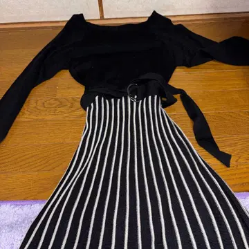 미사용품 블랙 니트 원피스 스트라이프
