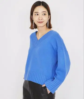 맥피 투모로우랜드 라무 캐시미어 V넥 풀오버