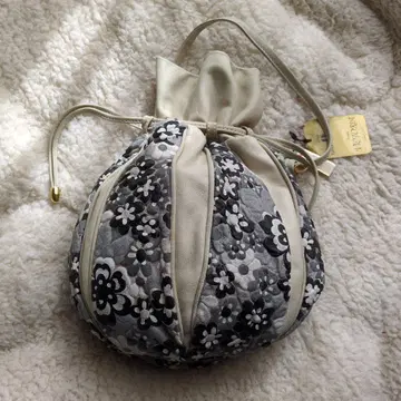 Tatiana Pelletterie 꽃무늬 복조리형 백