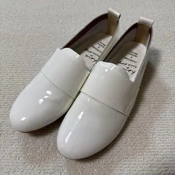 화이트 에나멜 로퍼 24cm 럼블 댄스