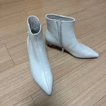 화이트 숏부츠 23 cm