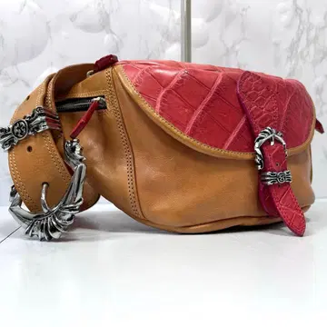 새상품급 SLAYER FACTORY 바디백 가죽 크로커다일 브라운