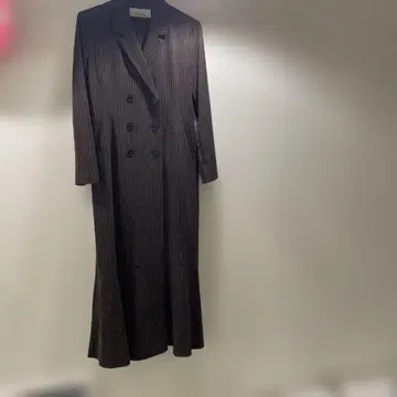 코코딜 핀스트라이프 테일러드 원피스