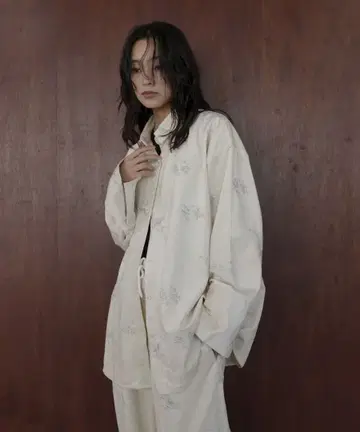 플라워 자수 벨루어 셔츠 벨루어 오버 셔츠 겉옷 hellam