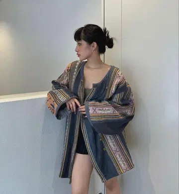 스트라이프 패턴 플레어 슬리브 자켓