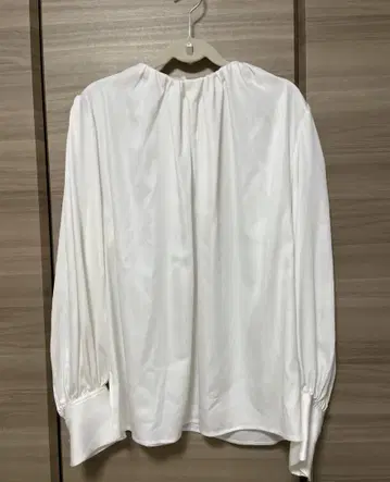 [ 새상품급 ] Ballsy 새틴 블라우스