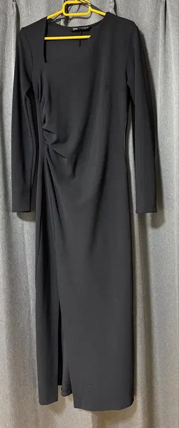 ZARA 블랙 긴팔 원피스 슬릿
