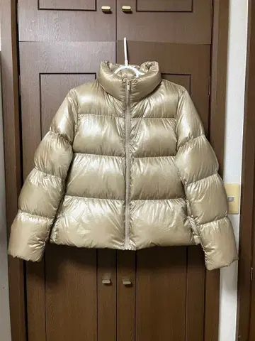 [ 미사용 새상품 ] 유니클로 울트라 라이트 다운 샤이니 볼륨 자켓 L