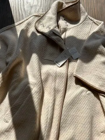 어반 리서치 파이핑 판초 코트 아이보리