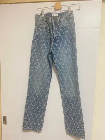 스톤 장식 데님 팬츠