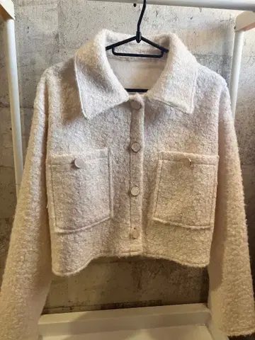 화이트 크롭 자켓