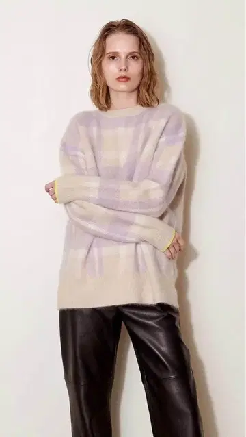 체크 무늬 긴팔 니트 스웨터