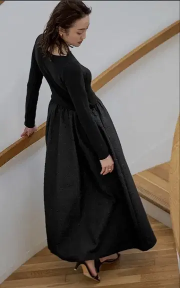 유아즈 후쿠레 자카드 도킹 원피스 블랙