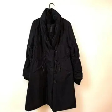 블랙 충전솜 롱 코트