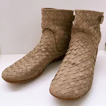 새상품급 모드 에 자코모 마뉴 숏부츠 메쉬 24cm 베이지