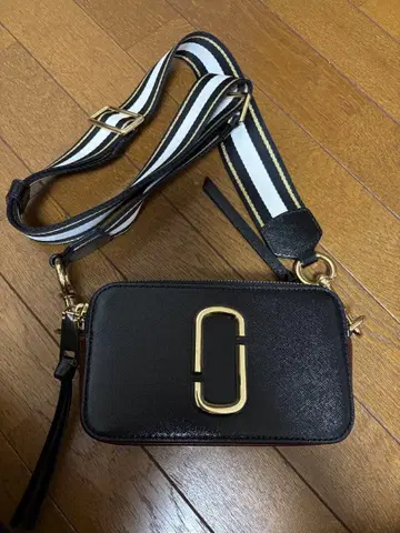 마크 제이콥스 블랙 숄더백