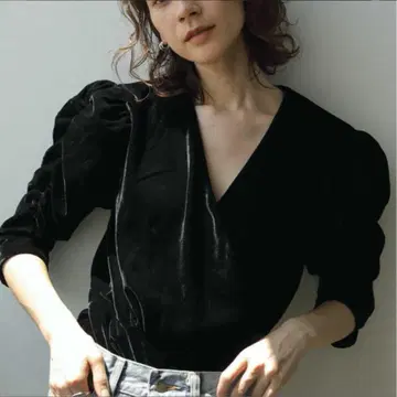 블랙 벨벳 랩 탑 2025 가을/겨울