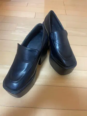 여성용 통굽 로퍼