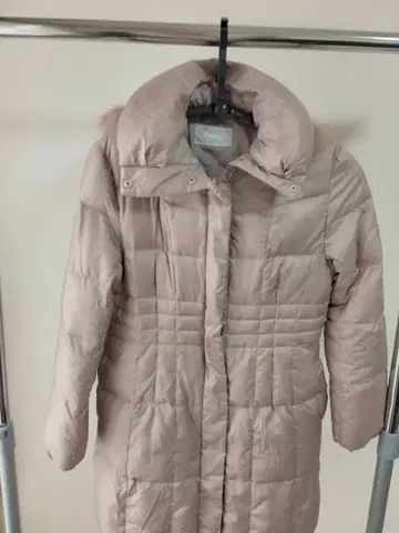 라이트 핑크 퍼 후드 다운 자켓