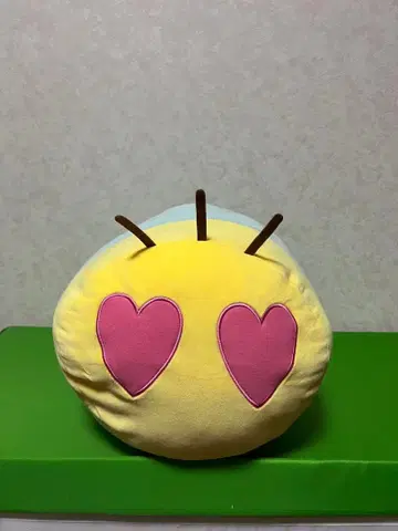 하트 눈의 냐키 봉제 인형