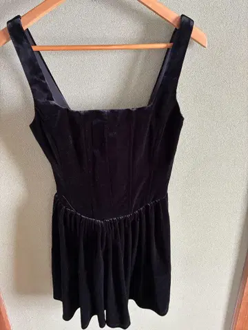 ZARA 미니 원피스(블랙) & 롱 셔츠(새틴)