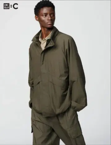 유니클로C 라이트웨이트 스탠드 블루종 올리브