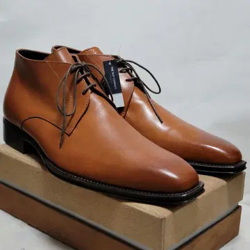 수트 컴퍼니 처카 부츠