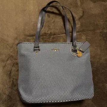 체크 무늬 핸드백 빅 블랙과 화이트