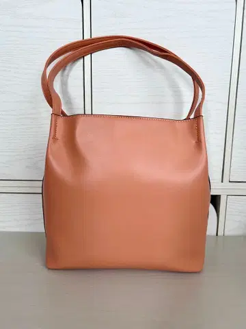 카멜 베이지 토트백 합성 피혁