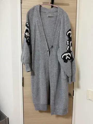 osmosis 그레이 꽃무늬 자수 롱 가디건 완판