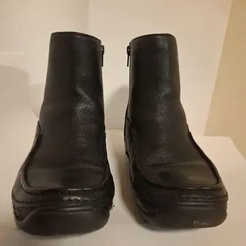 Clarks 블랙 가죽 숏부츠 지퍼 포함