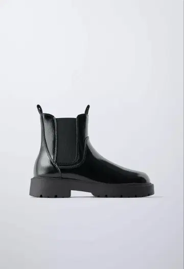 미사용 새상품 ZARA 패턴트 레더 숏부츠 24.9cm