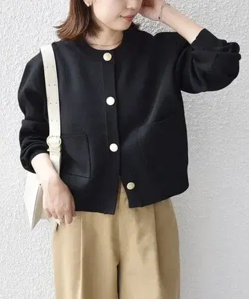 [ 1회만 착용 ] SHIPS Colors 메탈 버튼 크루넥 가디건