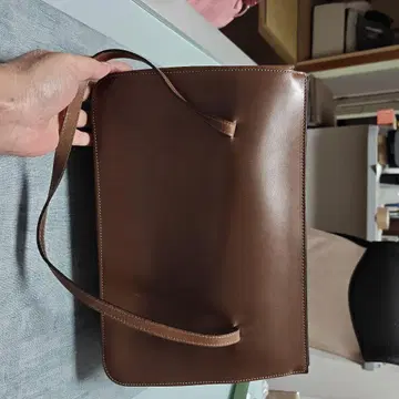 마가렛 하우엘 브라운 가죽 토트백