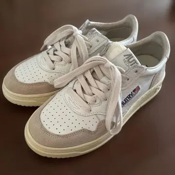 AUTRY 오토리 38 스니커즈