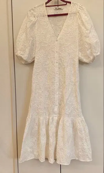 ZARA 화이트 커팅 플라워 자수 원피스