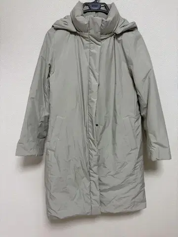 유니클로 엠 심리스 하이브리드 다운 코트