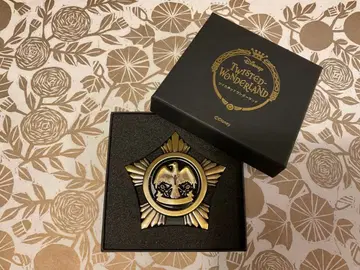 트위스티드 원더랜드 핀 배지