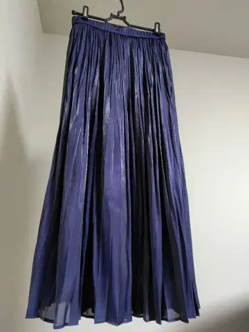 광택 플리츠 개더 스커트 네이비