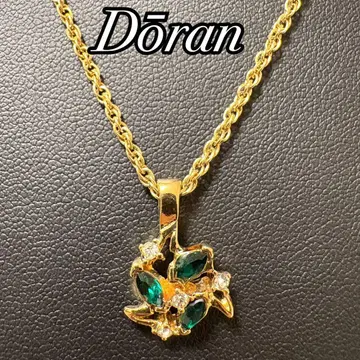 D'ORLAN 빈티지 목걸이 에메랄드 그린 & 큐빅