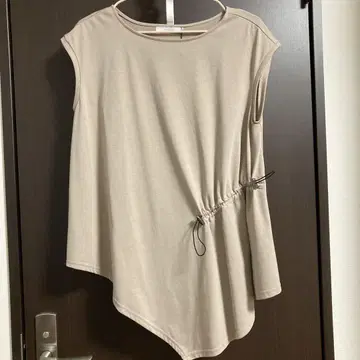 FENNEL 슬리브리스 비대칭 그레이지