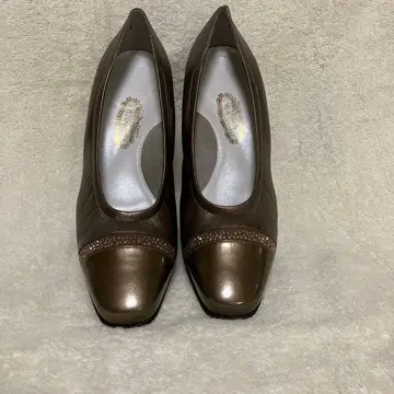 새상품 긴자 Yoshinoya 브라운 가죽 펌프스 중간 힐 비쥬 장식