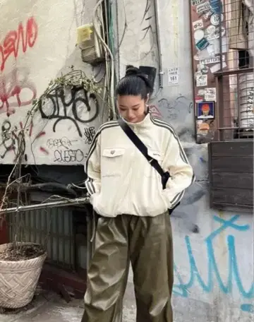 HTH 트랙 자켓 아이보리