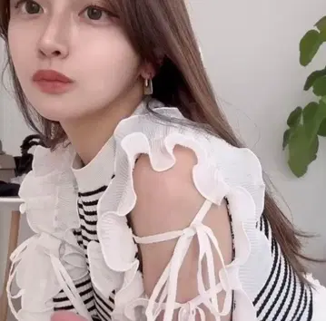 [ 새상품급 ] 프릴 슬리브 니트 풀오버 SNIDEL