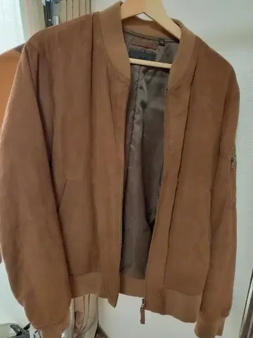 브라운 스웨이드풍 봄버 자켓