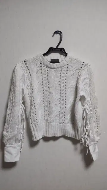 화이트 뜨개질 니트