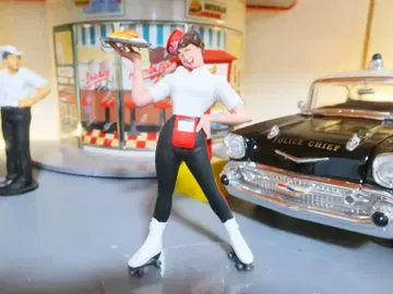 1/18 아메리칸 그래피티 웨이트리스 피규어 멜즈 드라이브인