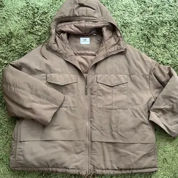 유니클로 화이트 마운티니어링 XL 베이지 다운 자켓